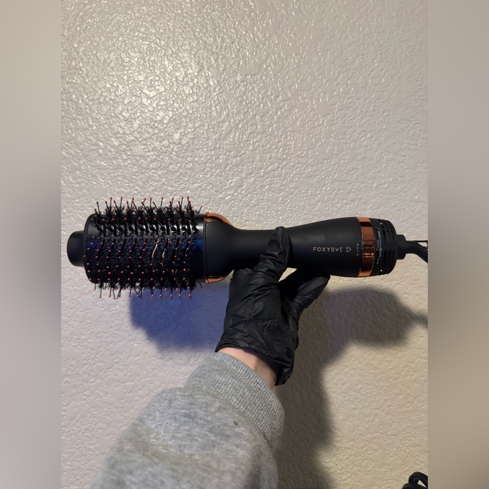 Foxybae Rose Gold Blowout Brush.